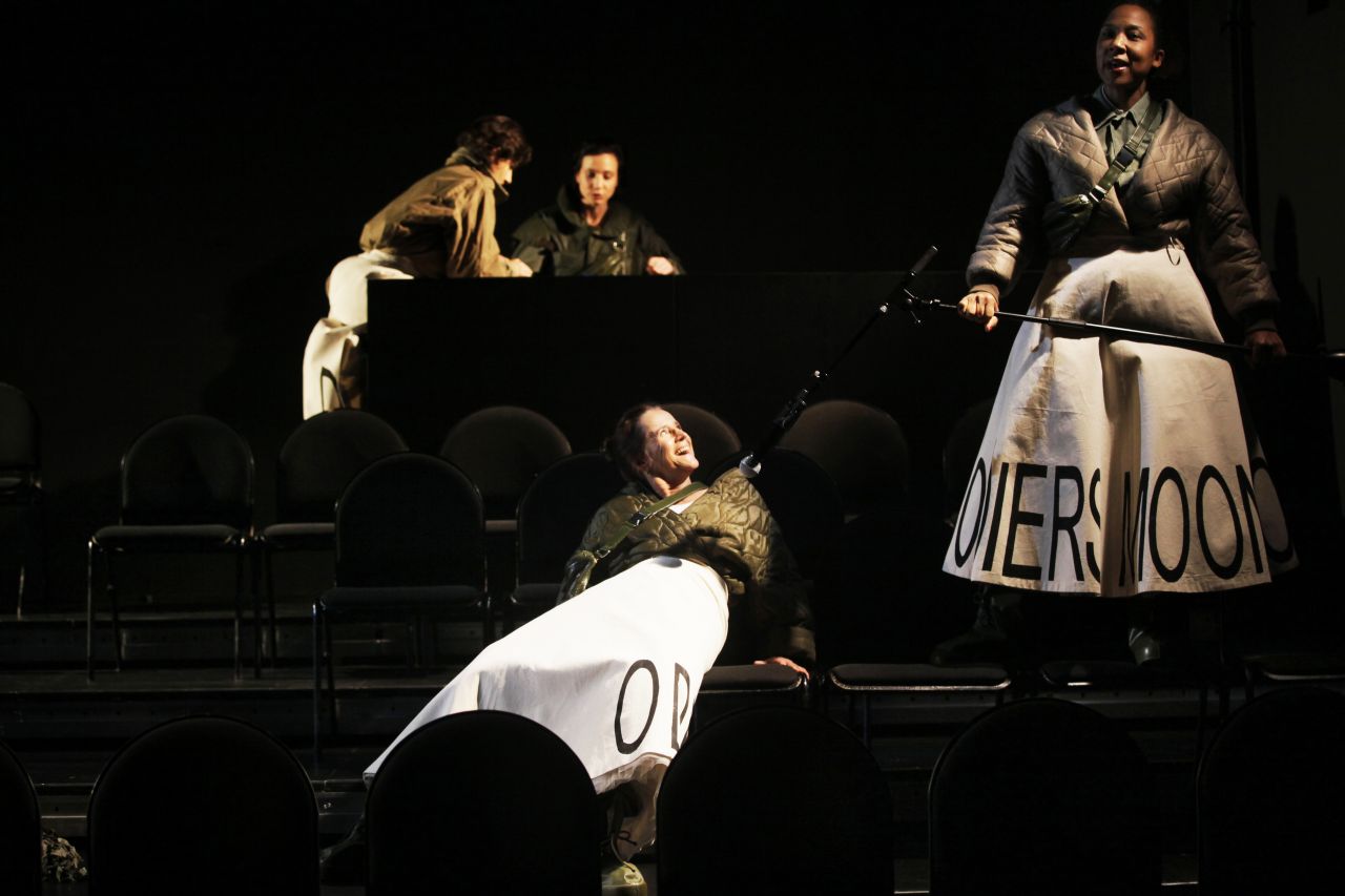Oder: Du verdienst deinen Krieg (Eight Soldiers Moonsick)