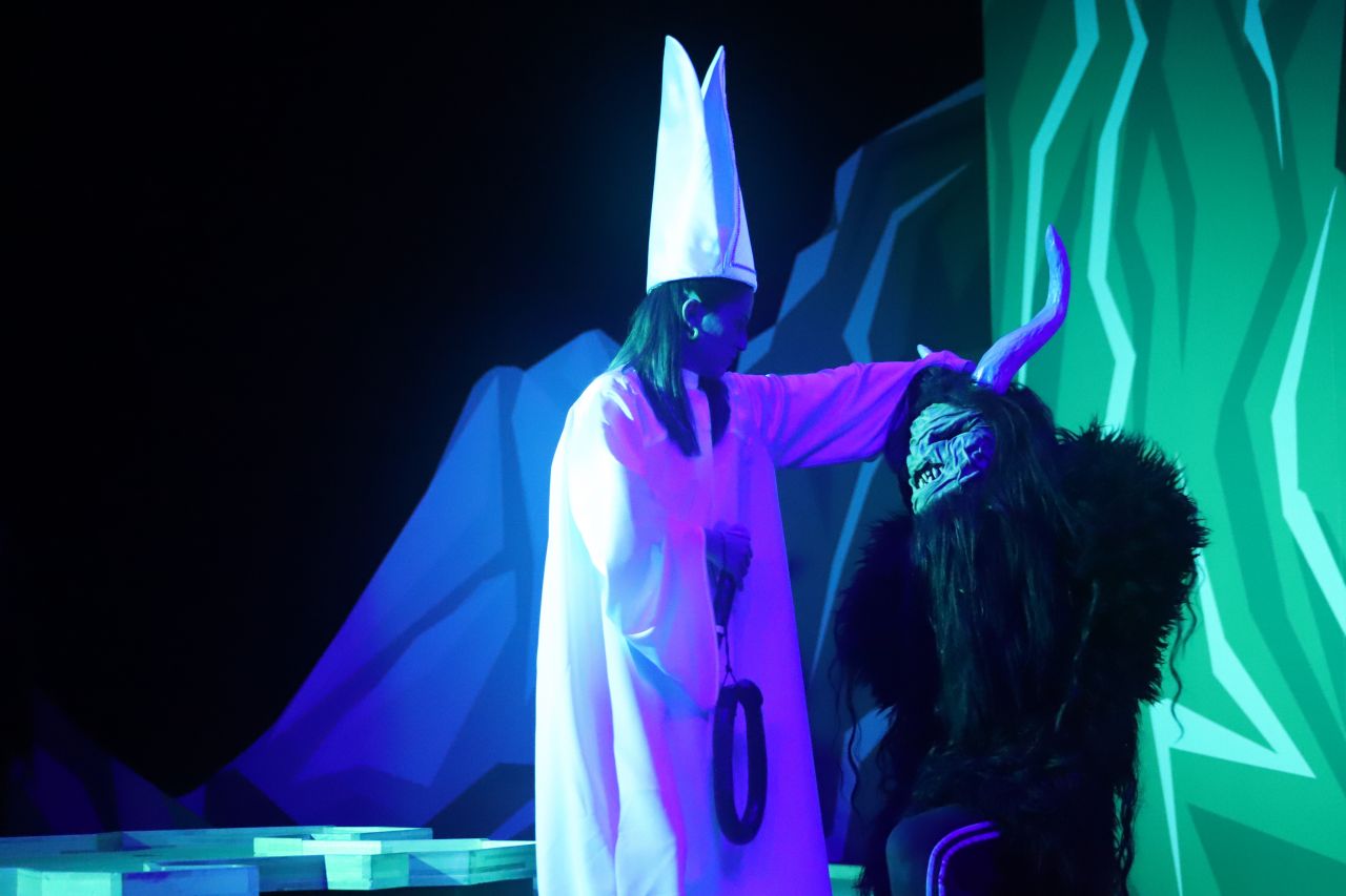 Krampus. Pelz und Puderzucker