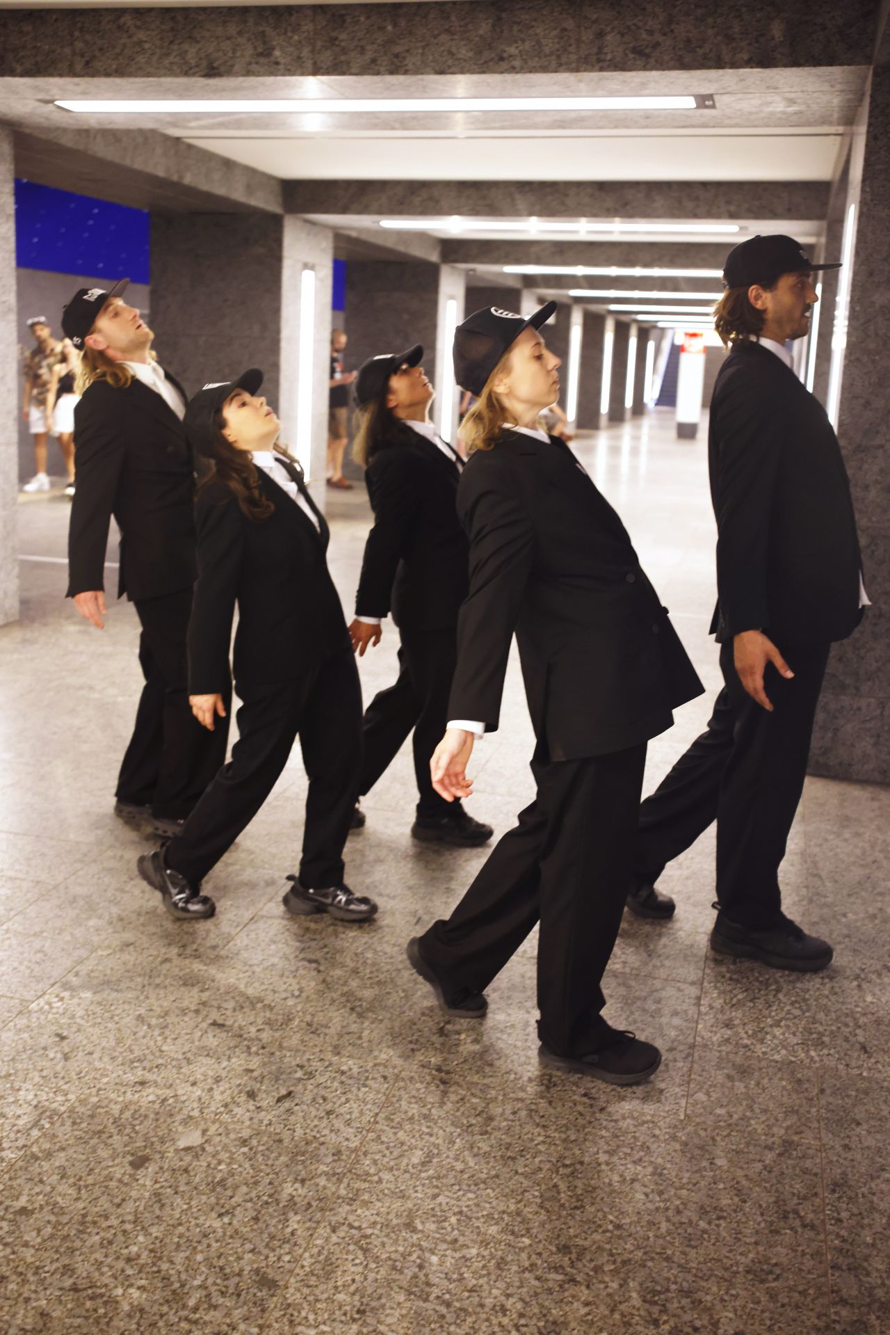 v.l.n.r.: Tim Freudensprung, Flavia Lefèvre, Meret Mundwiler, Linda Vaher & Kinan Hmeidan in DÄMONEN (BERLIN)