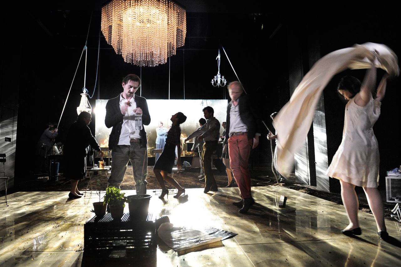 Kinder der Sonne 1_Maxim Gorki Theater
